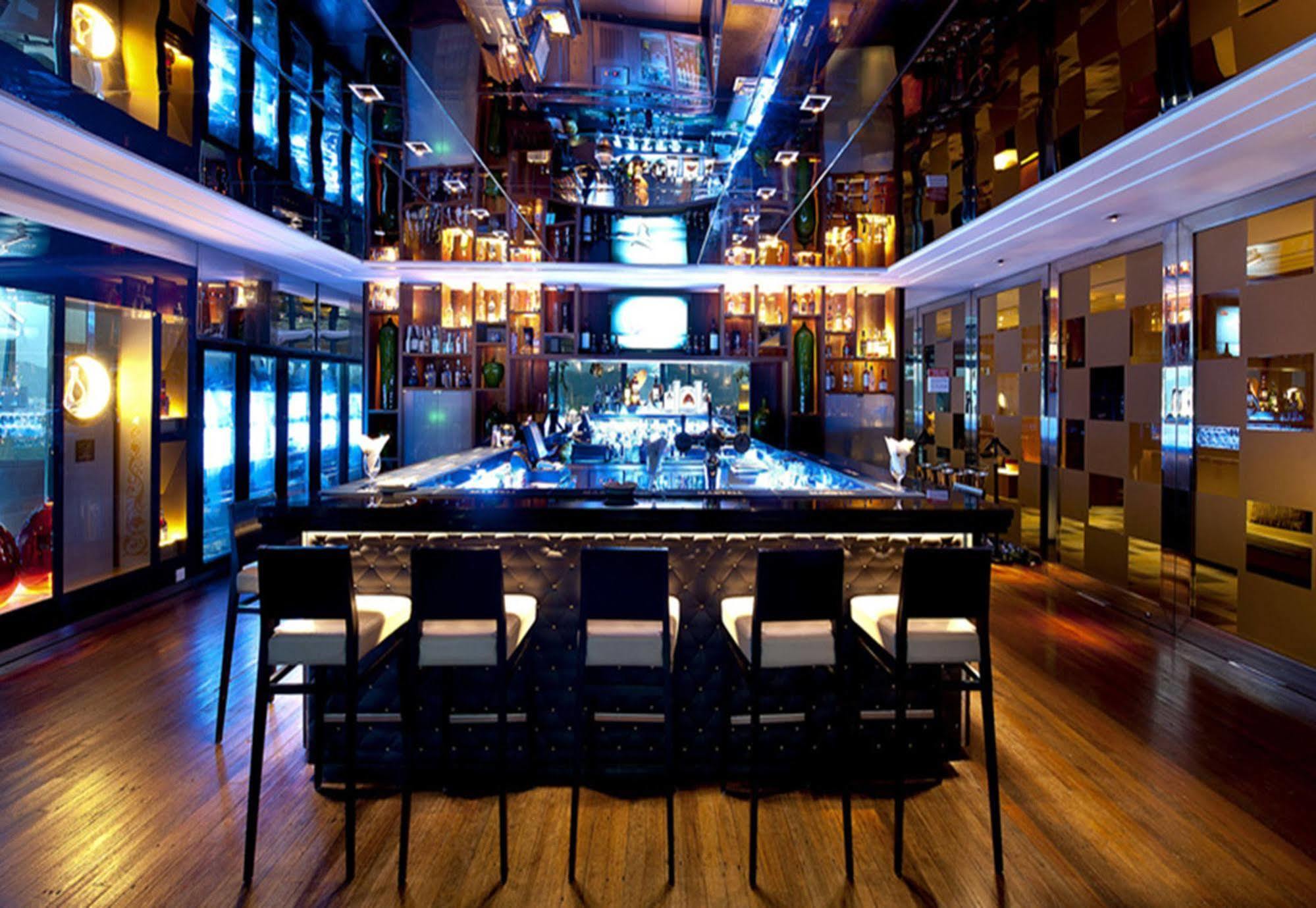 Gtower Hotel Kuala Lumpur Dış mekan fotoğraf The bar at the 1919